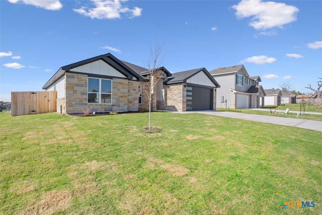 3824 Keller Road Temple, TX 76504 - Photo 2 of 28 a view of a yard in front of a house with a big yard