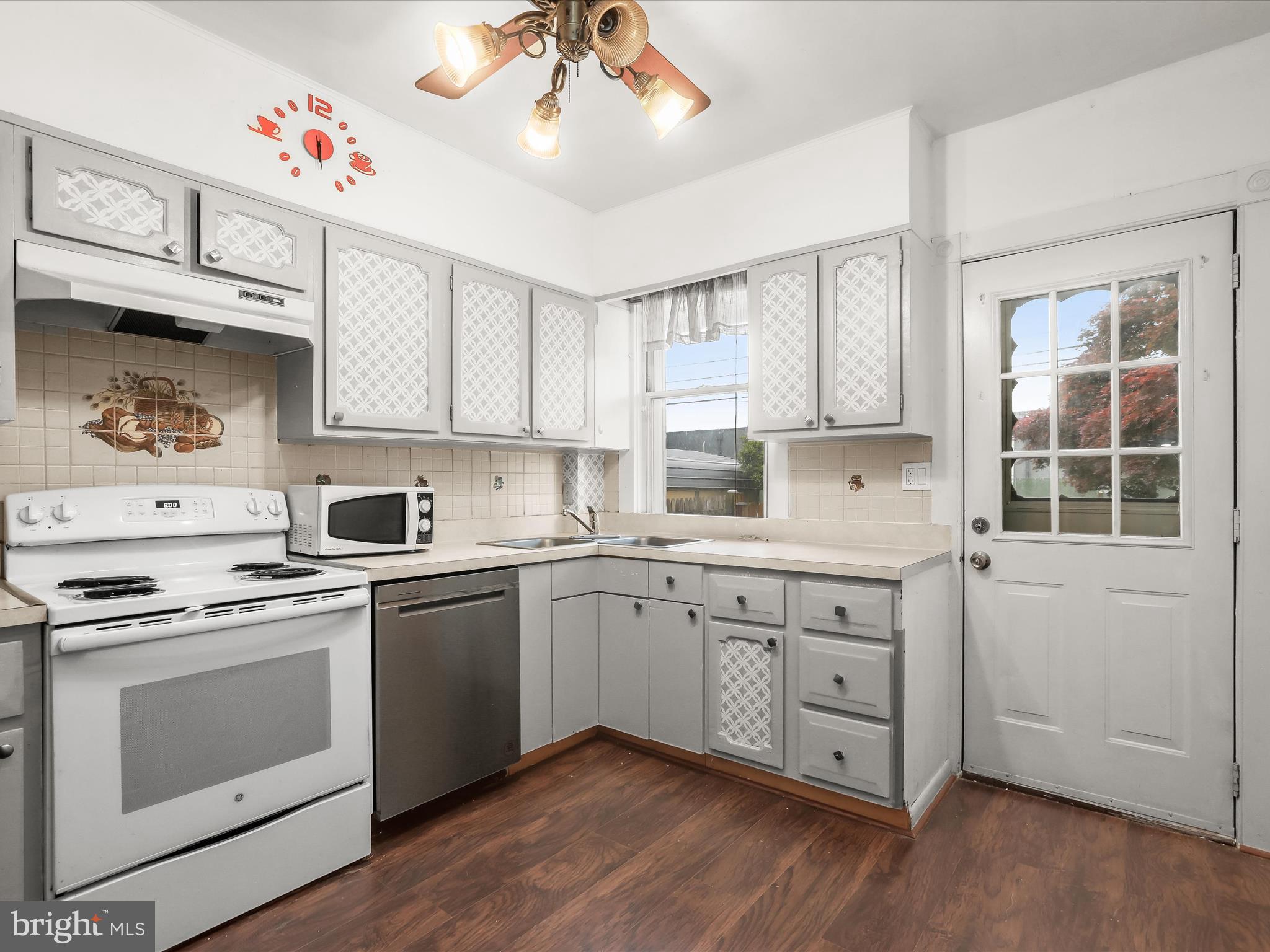 6771 Woodley Road Dundalk, MD 21222 - Photo 13 of 41 Kitchen