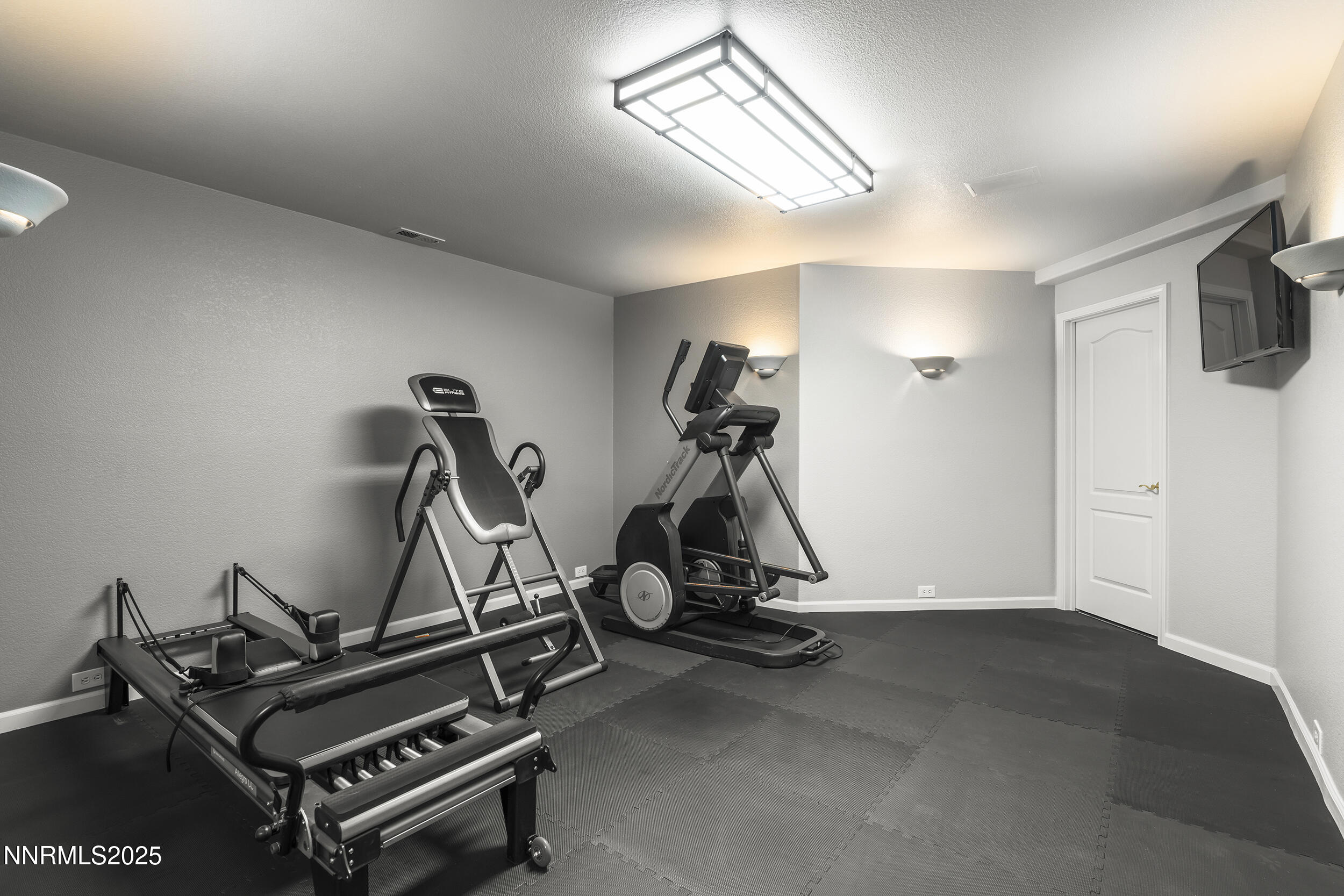 1762 Belford Road Reno, NV 89509 - Photo 31 of 70 a room with gym equipment and windows