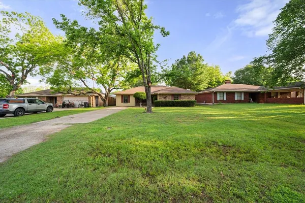 $235,000 | 200 West Garrity Street, Corsicana, TX 75110
