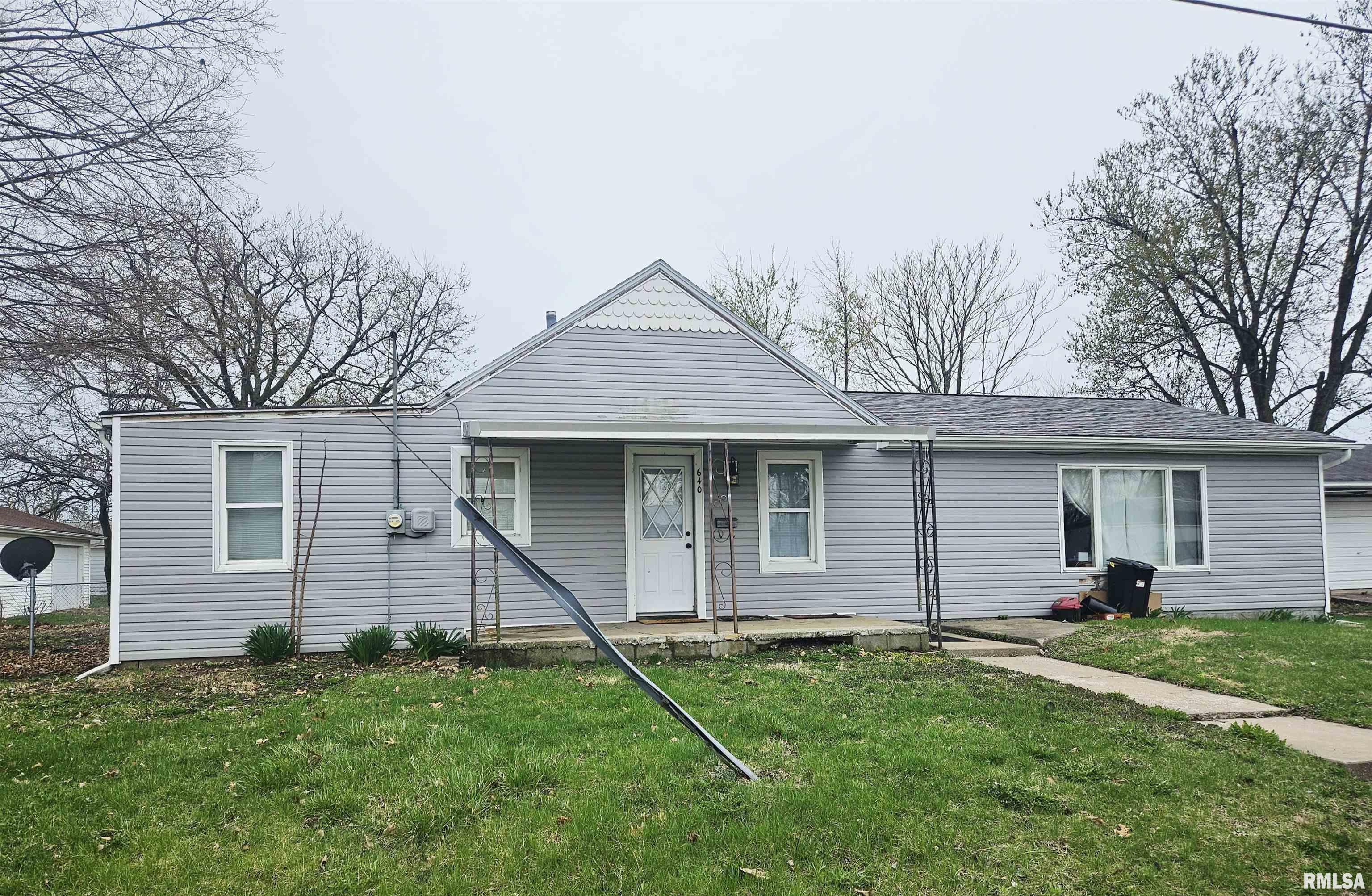 640 Grant Place Canton, IL 61520 - Photo 1 of 9
