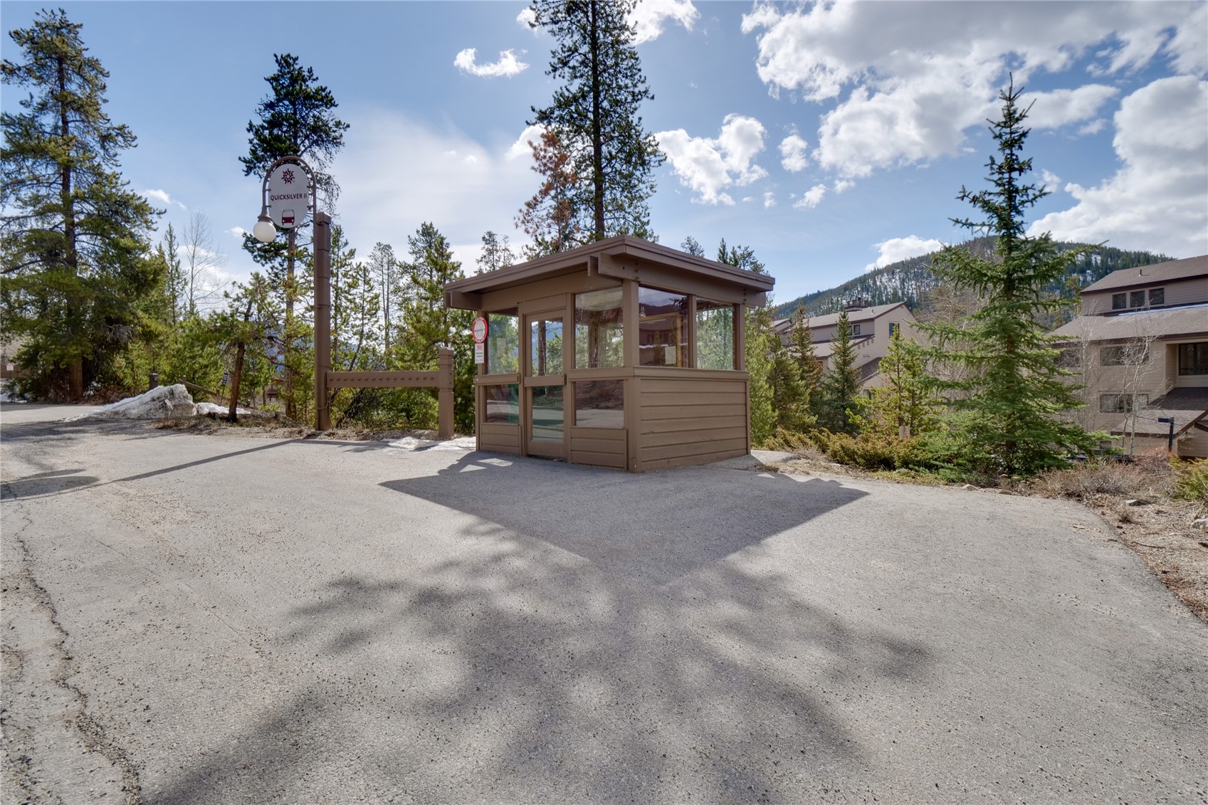 180 Tennis Club Road, Unit 1655 Keystone, CO 80435 - Photo 46 of 48 a front view of a house with a yard