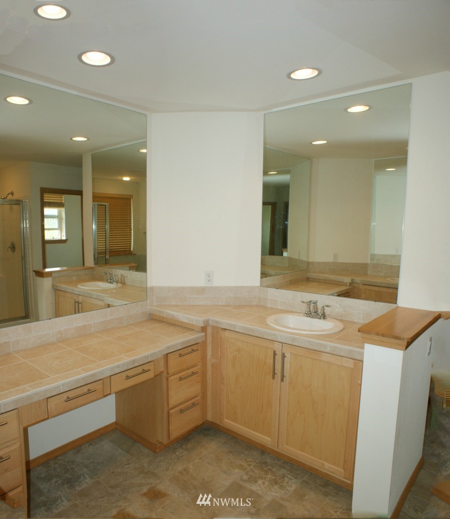 3329 171st Place Southeast Bothell, WA 98012 - Photo 12 of 14