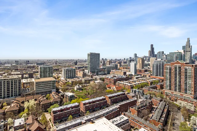 $405,000 | 1901 South Calumet Avenue, Unit 2712, Chicago, IL 60616