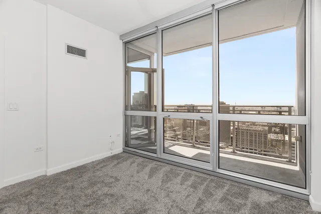 $405,000 | 1901 South Calumet Avenue, Unit 2712, Chicago, IL 60616