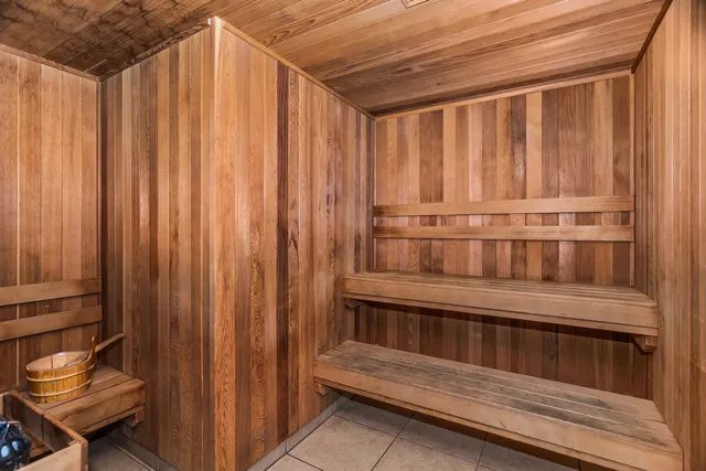 $405,000 | 1901 South Calumet Avenue, Unit 2712, Chicago, IL 60616