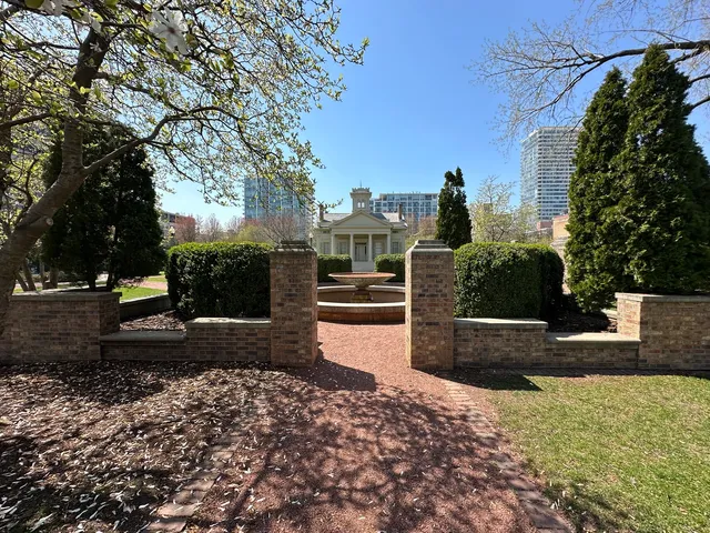 $405,000 | 1901 South Calumet Avenue, Unit 2712, Chicago, IL 60616