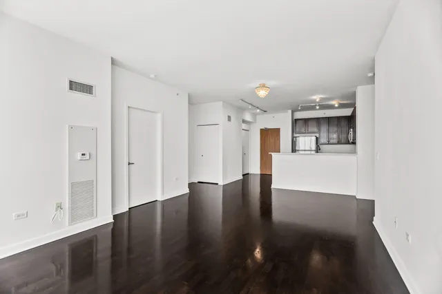 $405,000 | 1901 South Calumet Avenue, Unit 2712, Chicago, IL 60616