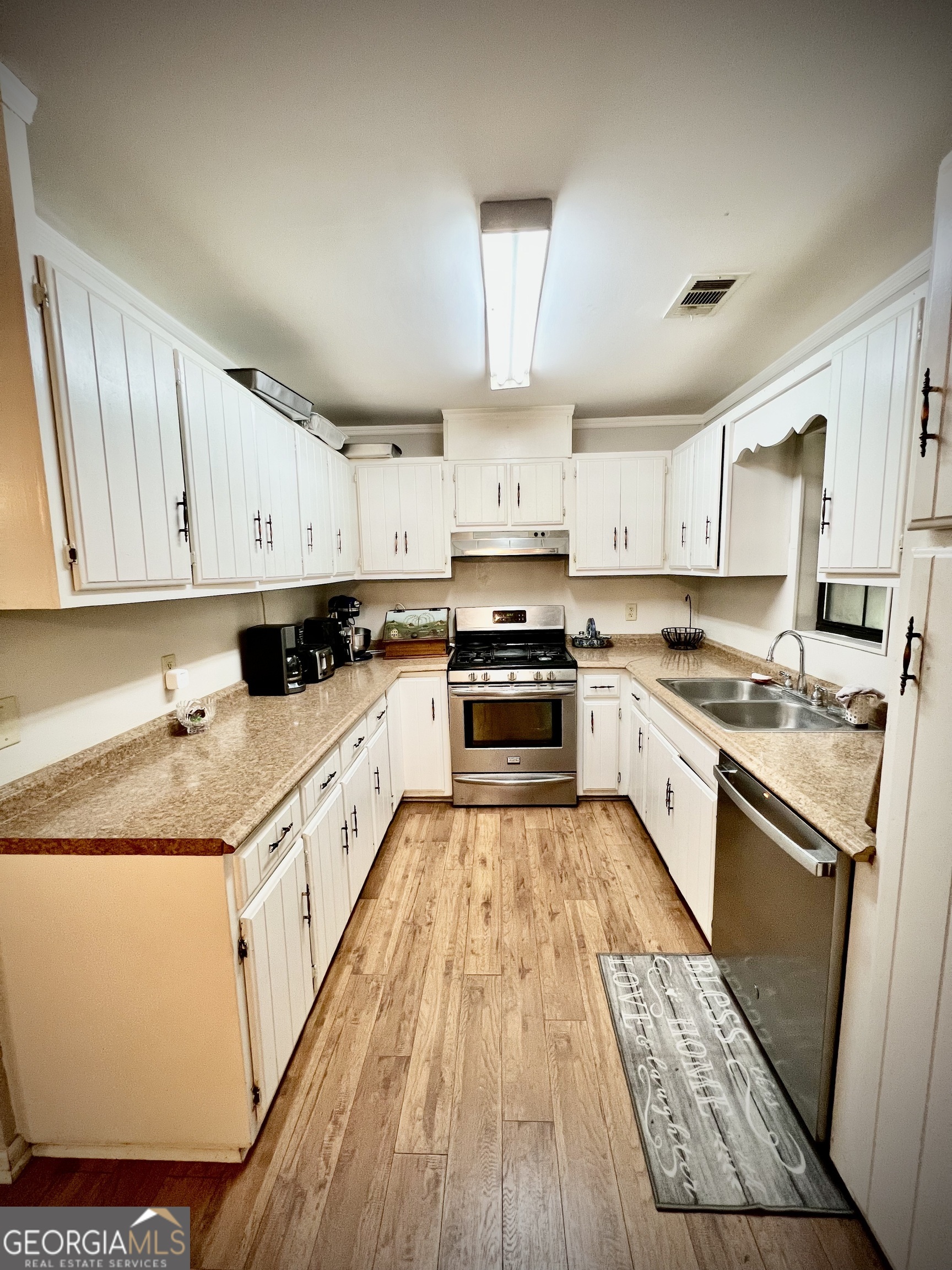 2618 Highway 86 Adrian, GA 31002 - Photo 14 of 27 a large kitchen with granite countertop wooden cabinets and white appliances