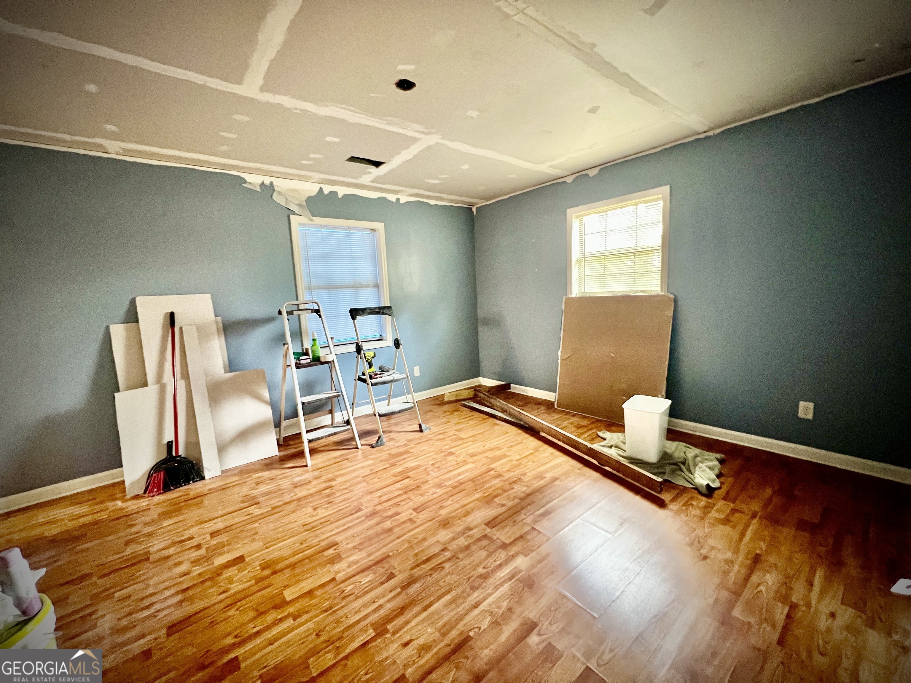 2618 Highway 86 Adrian, GA 31002 - Photo 18 of 27 a bed room with a bed and chair