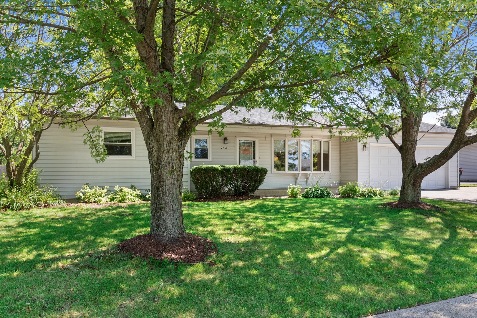 932 Knollside Road New Lenox, IL 60451 - Photo 2 of 17