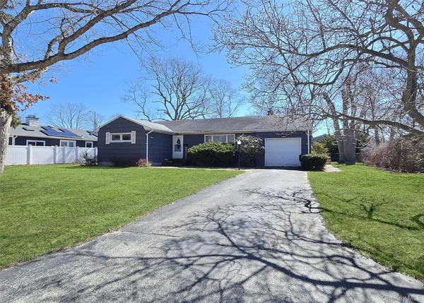 a front view of house with yard