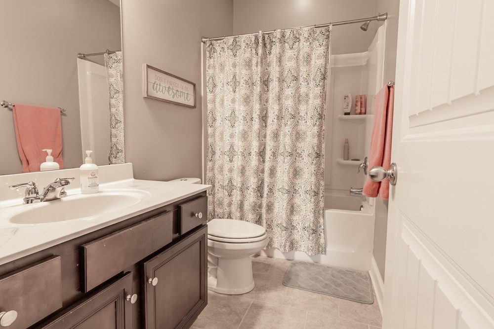 116 Jones Creek Circle Anderson, SC 29621 - Photo 31 of 47 Guest Bathroom Upstairs