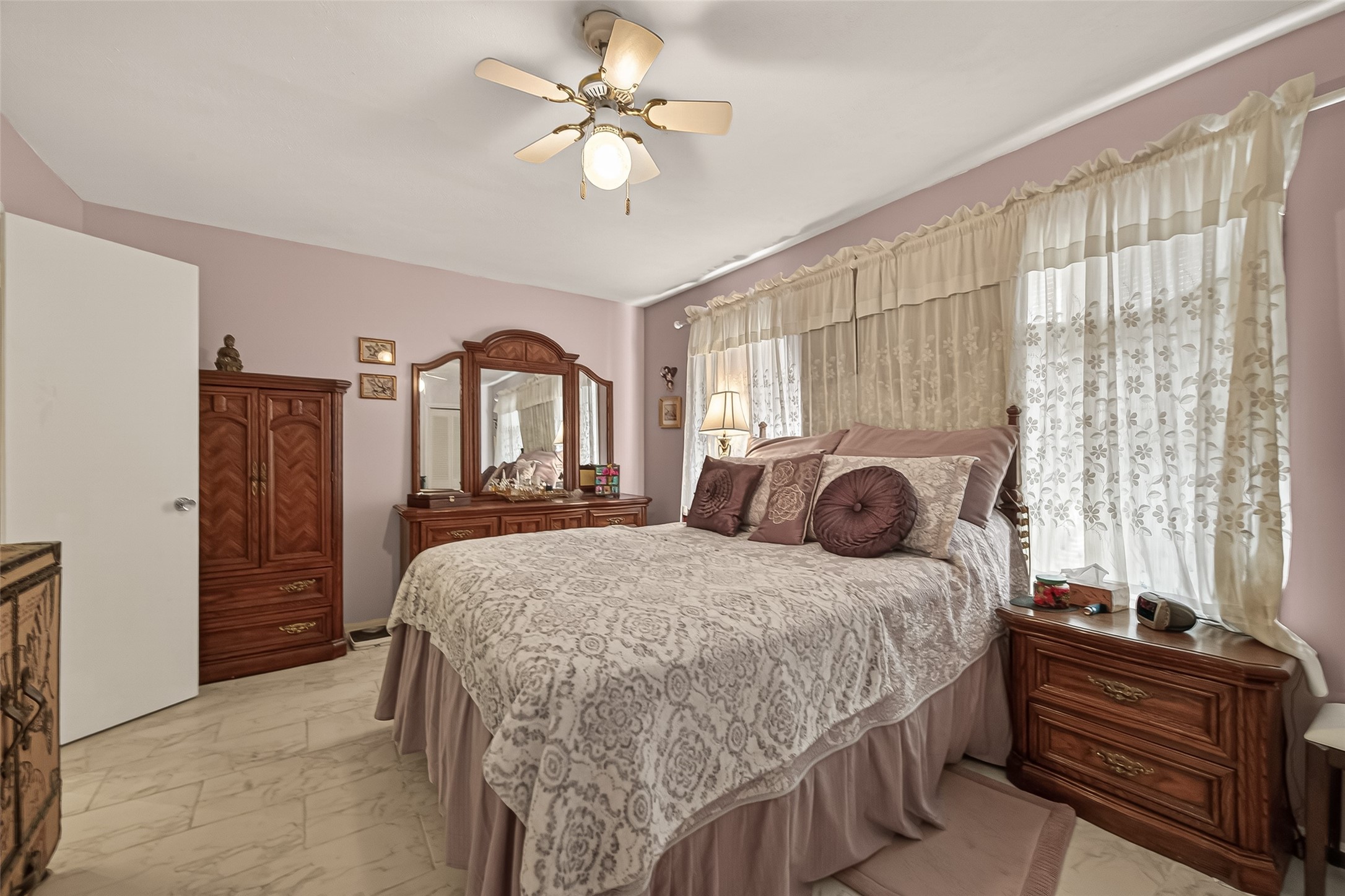 7600 Burgoyne Road, Unit 251 Houston, TX 77063 - Photo 25 of 30 Primary Bedroom