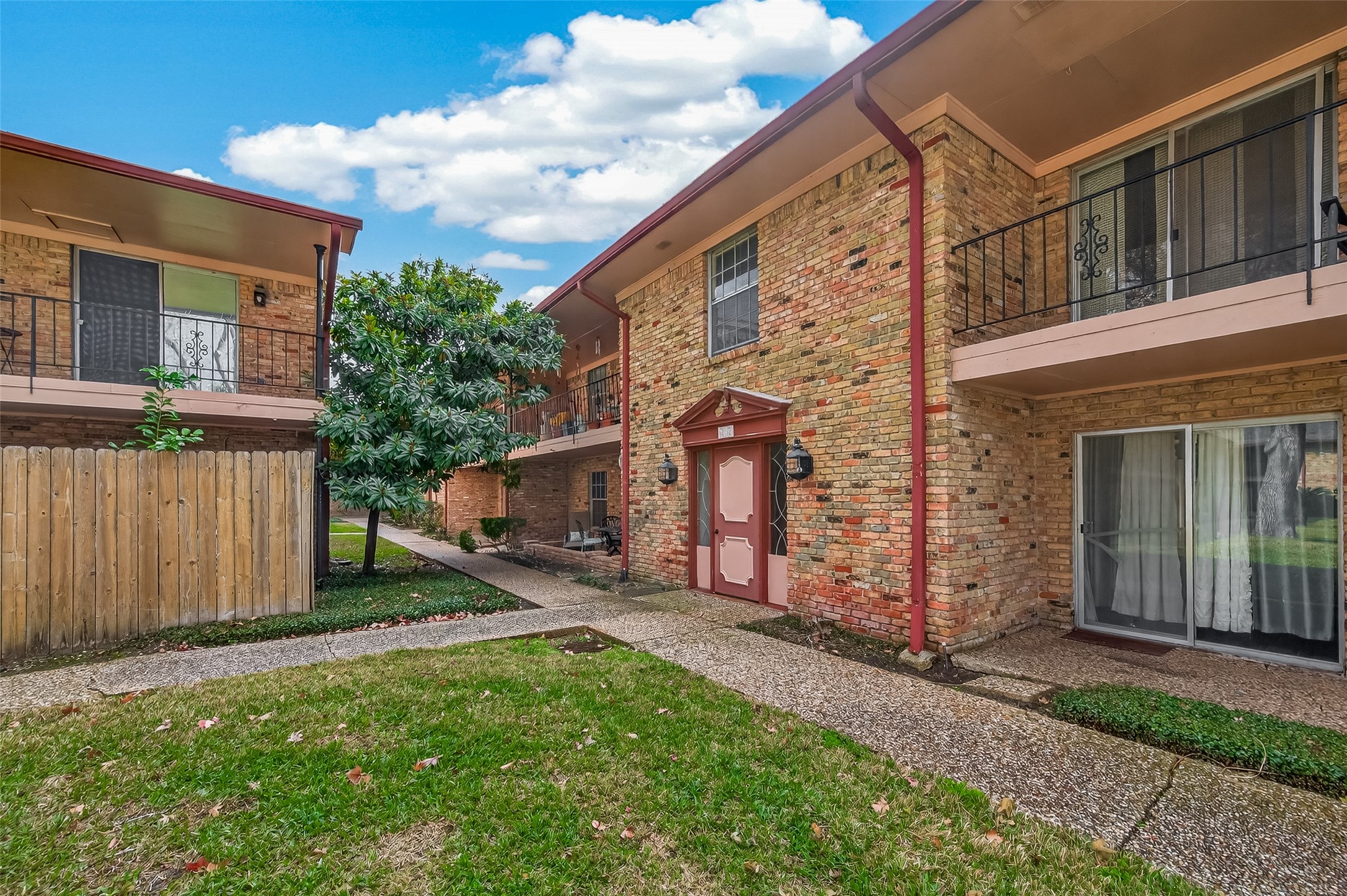 7600 Burgoyne Road, Unit 251 Houston, TX 77063 - Photo 7 of 30 Front Entrance to Condo