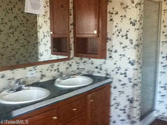 175 Pond Trail Reidsville, NC 27320 - Photo 7 of 7 Master Bath/Spa.