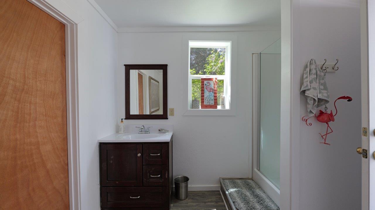 7458 Crowfoot Road Trail, OR 97541 - Photo 24 of 41 Studio Bathroom