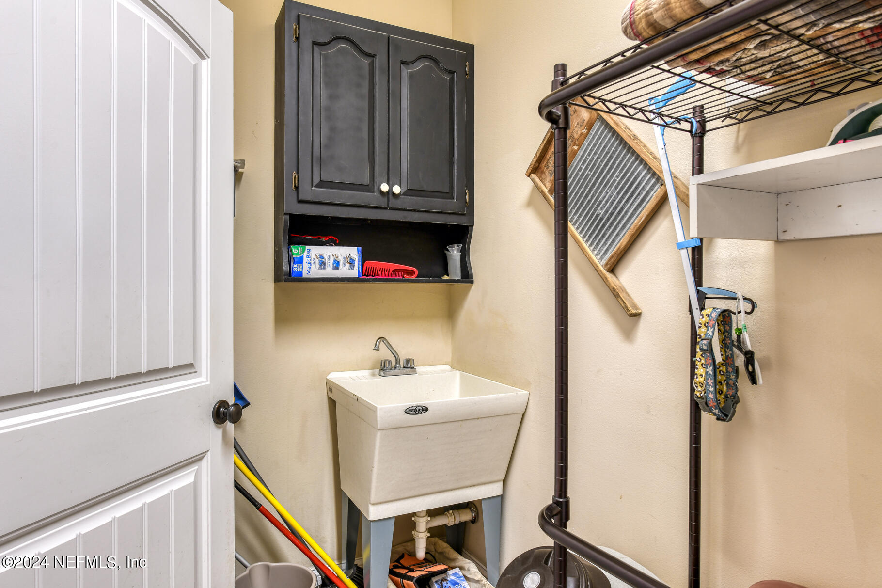1155 Cousintown Road Interlachen, FL 32148 - Photo 31 of 57 laundry room