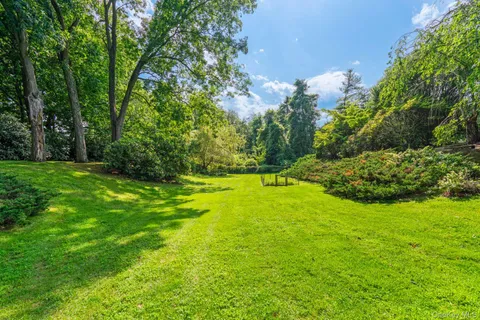 $3,950,000 | 8 High Meadow Court, Glen Head, NY 11545