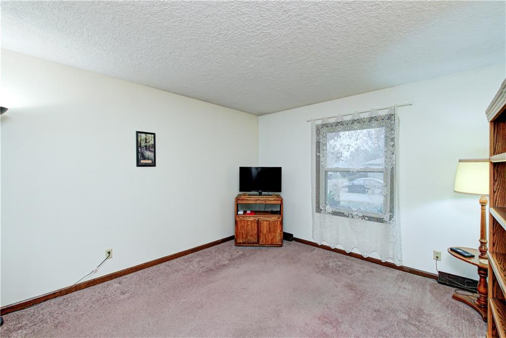 521 Valley Way Road Greenwood, IN 46142 - Photo 6 of 44 Gallery Image 6