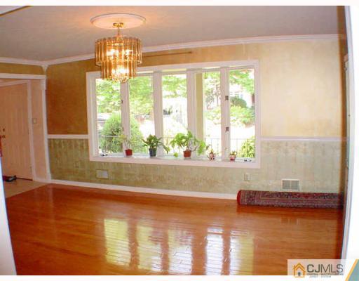 31 Tower Road Edison, NJ 08820 - Photo 2 of 10