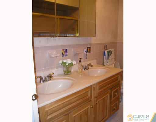 31 Tower Road Edison, NJ 08820 - Photo 10 of 10