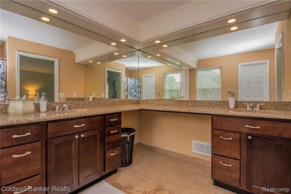1619 Grandview Drive Rochester Hills, MI 48306 - Photo 9 of 15