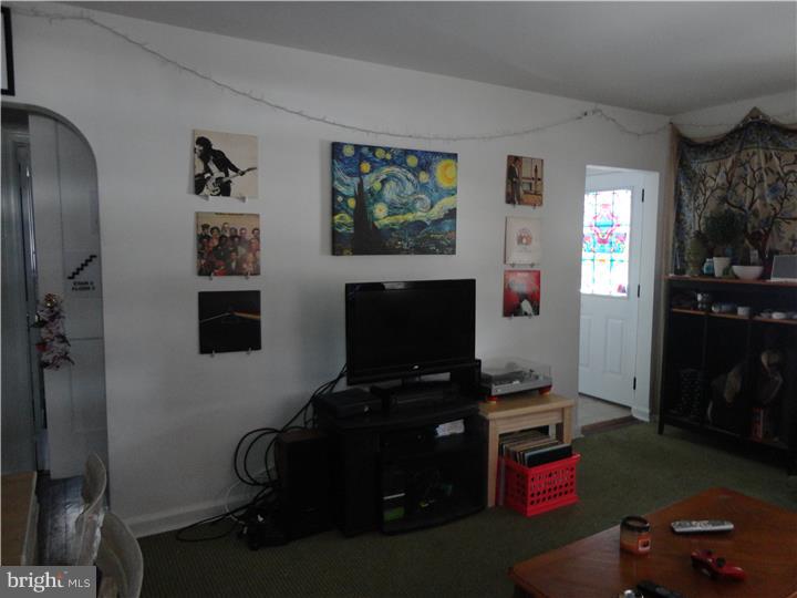 301 Cornell Road Glassboro, NJ 08028 - Photo 7 of 14 Living Room
