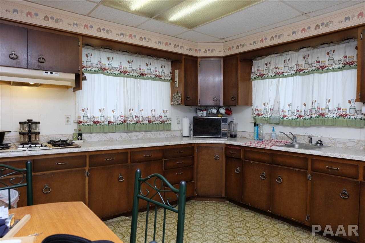 2125 North Ellory Road Peoria, IL 61604 - Photo 11 of 31 Gallery Image 11