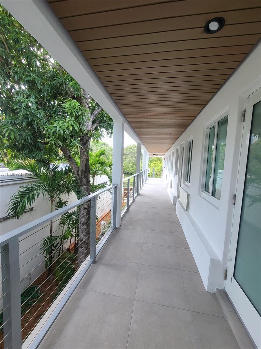 220 Collins Avenue, Unit 6B Miami Beach, FL 33139 - Photo 2 of 6