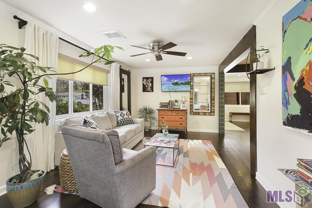 1555 Carter Avenue Baton Rouge, LA 70806 - Photo 3 of 23 Nice Sized Living Room Open to Kitchen