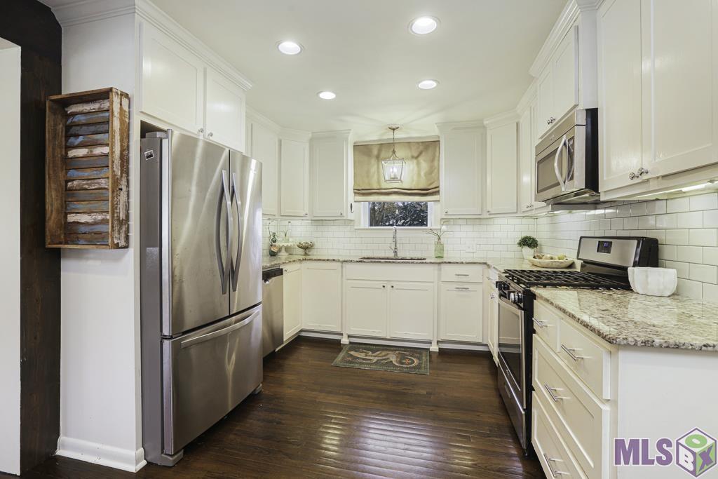 1555 Carter Avenue Baton Rouge, LA 70806 - Photo 5 of 23 A closer view of this beautiful kitchen