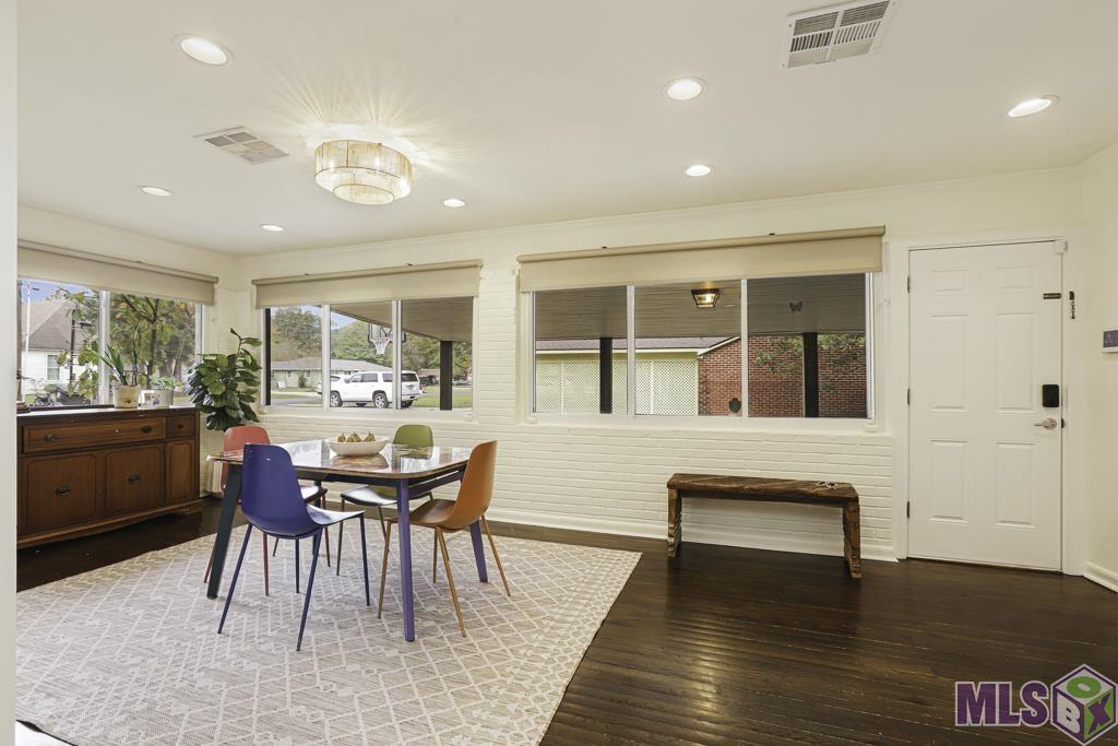 1555 Carter Avenue Baton Rouge, LA 70806 - Photo 7 of 23 So much light and panoramic views in this large room!