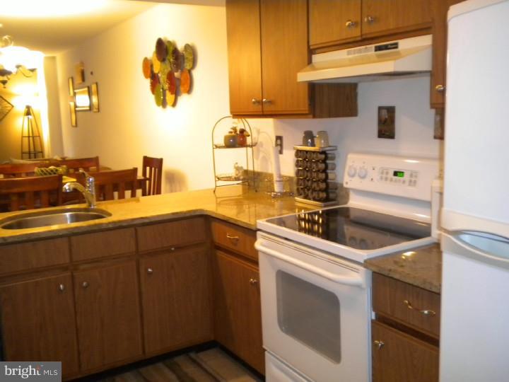 21 Raintree Drive Hamilton, NJ 08690 - Photo 2 of 16 Kitchen