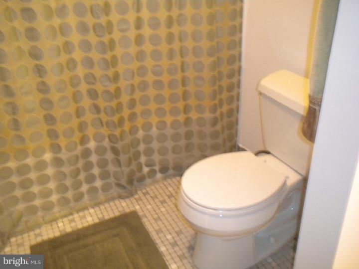 21 Raintree Drive Hamilton, NJ 08690 - Photo 13 of 16 Bathroom