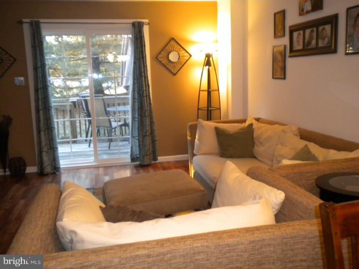 21 Raintree Drive Hamilton, NJ 08690 - Photo 4 of 16 Living Room