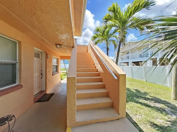a view of entryway with a front door