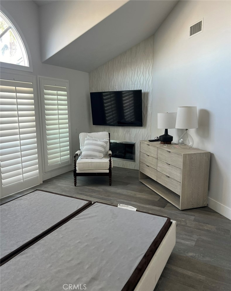2929 Sandy Pointe, Unit 19 Del Mar, CA 92014 - Photo 10 of 17 a bedroom with a bed and a television