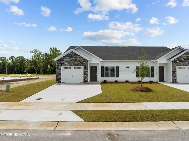 $265,900 | 4228 Laurel Rdg Drive, Unit B, Greenville, NC 27834