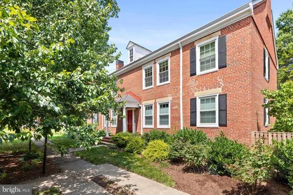 $2,000 | 3441 South Stafford Street, Unit B2, Arlington, VA 22206
