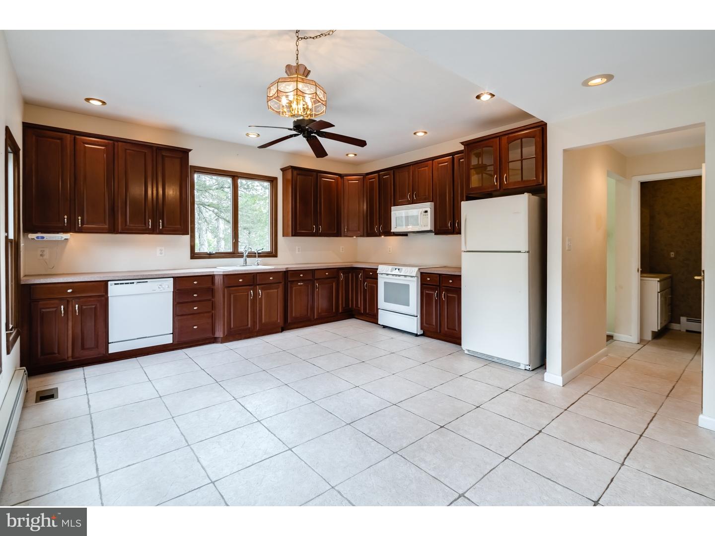 626 McKendimen Road Medford, NJ 08055 - Photo 7 of 24 Gallery Image 7