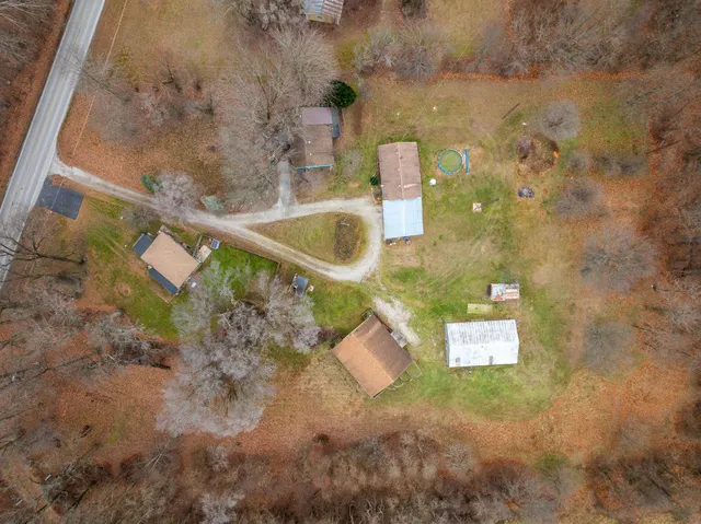 a view of a houses with a yard
