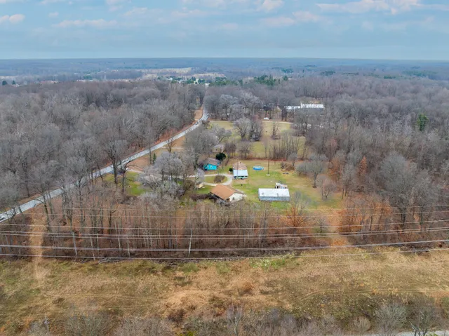 a view of a houses with a yard