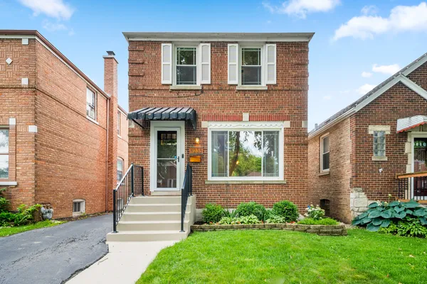 $375,000 | 4235 Sunnyside Avenue, Brookfield, IL 60513