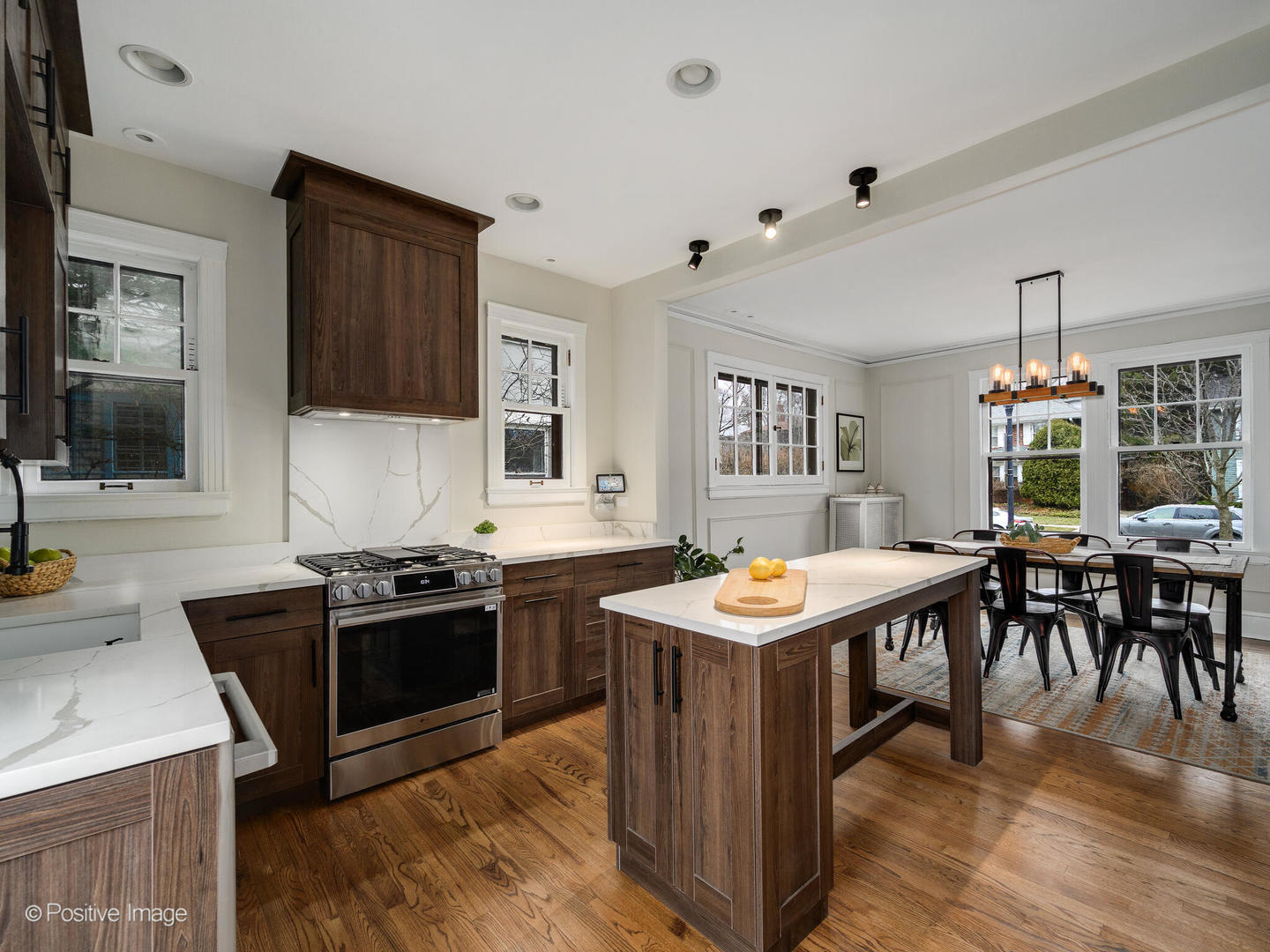 802 Clinton Place Evanston, IL 60201 - Photo 6 of 27