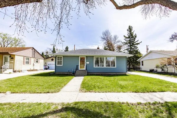 $240,000 | 2101 7th Street North, Fargo, ND 58102
