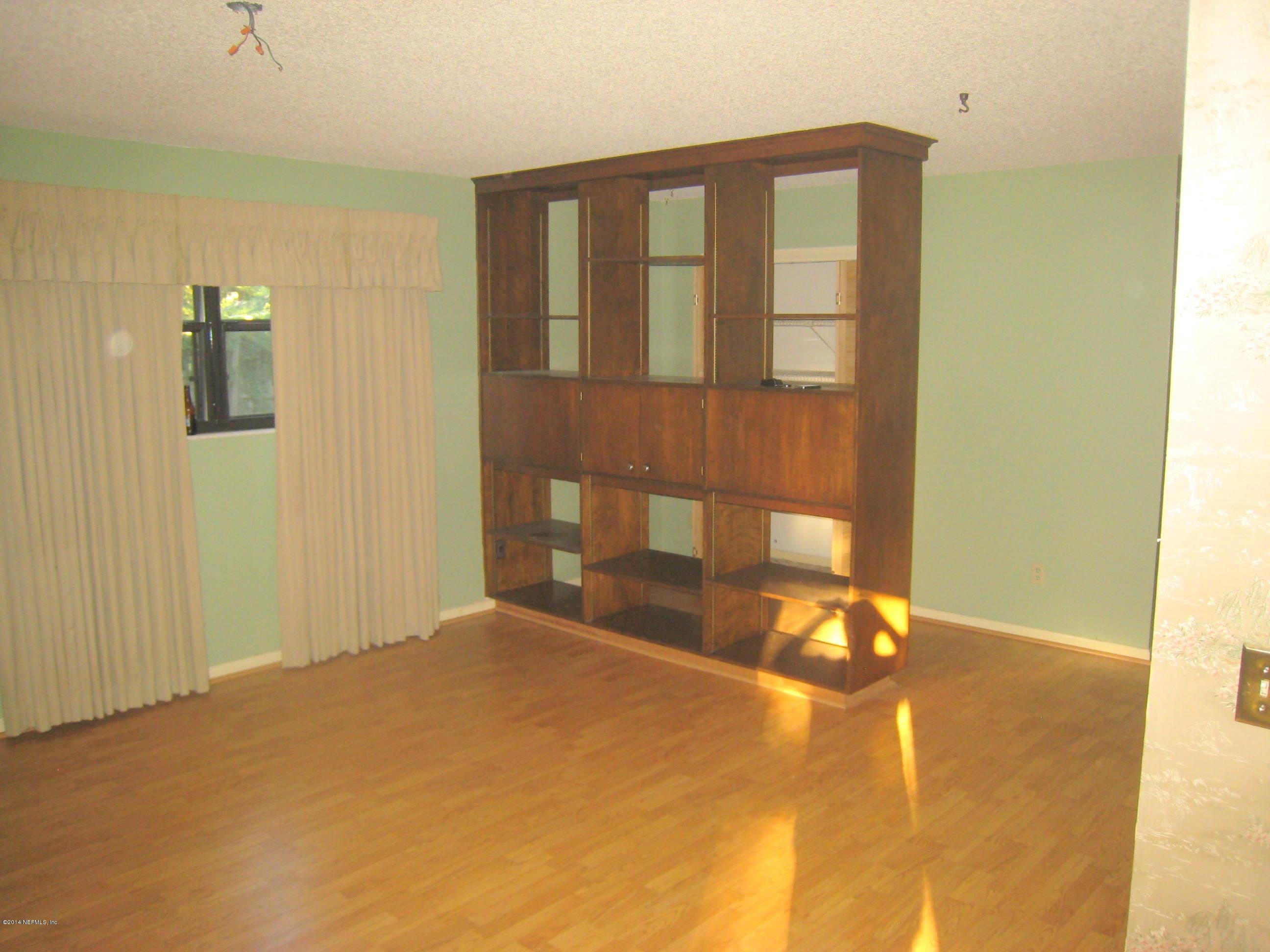 3437 Spring Glen Road Jacksonville, FL 32207 - Photo 3 of 20 Living area