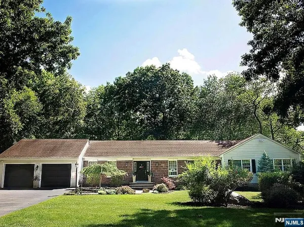 $1,300,000 | 7 Goose Cove Lane, Ramsey, NJ 07446