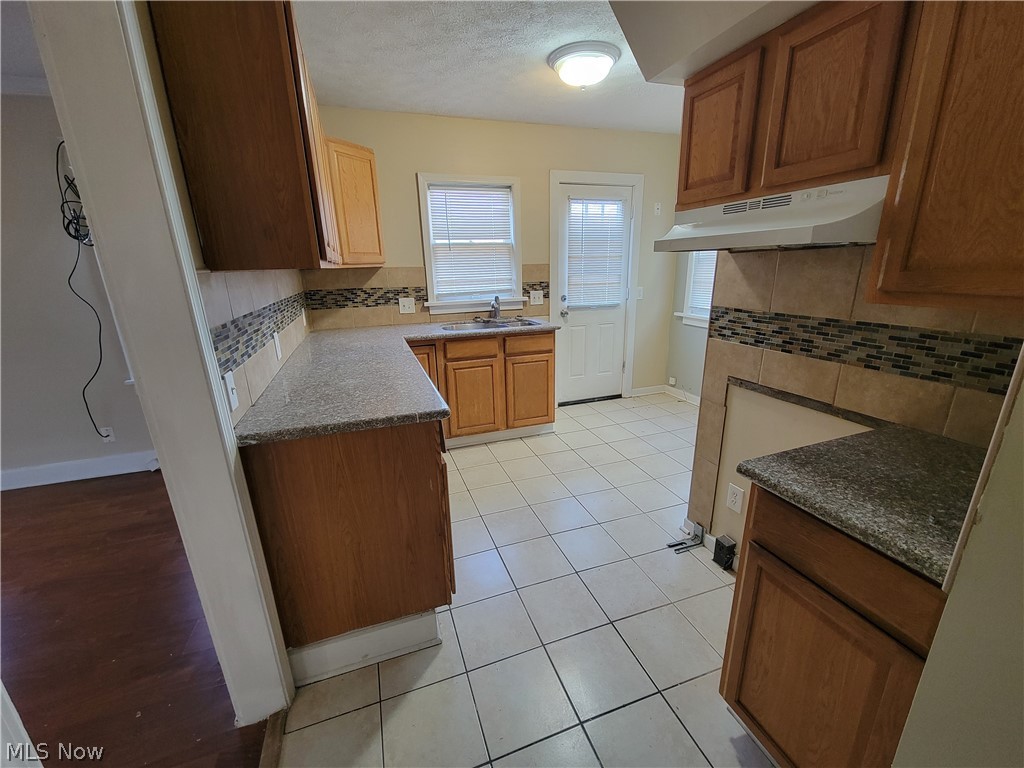 1936 Staunton Road Cleveland, OH 44118 - Photo 7 of 32