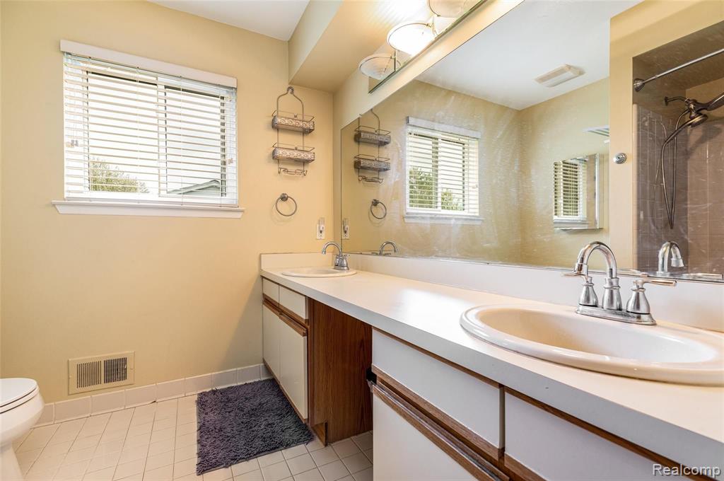 591 Ridge Road Walled Lake, MI 48390 - Photo 17 of 30